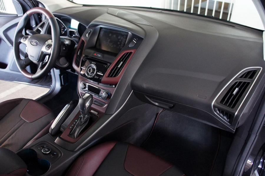  Ford Focus Titanium 2012 года  (фото 20 из 37)